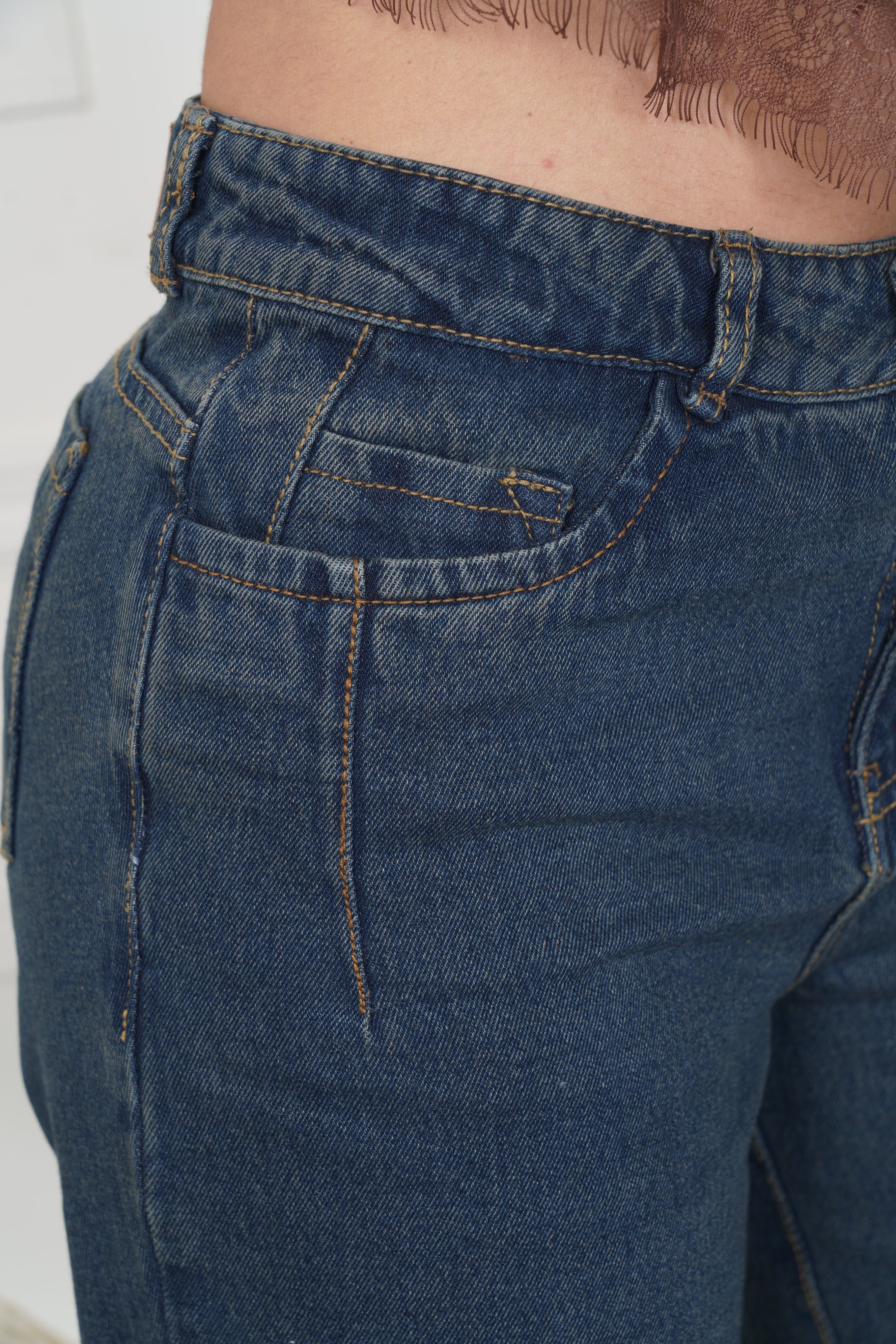 Jean rigido  Wide Leg Tiro Alto Ref. 727 – Diseño con Pinzas Frontales